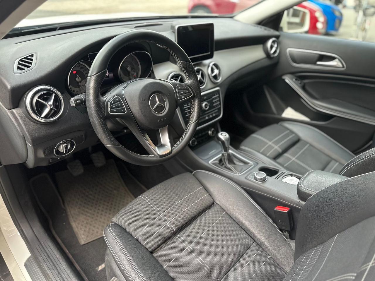 Mercedes-Benz GLA 200 Sport GLA 200 D