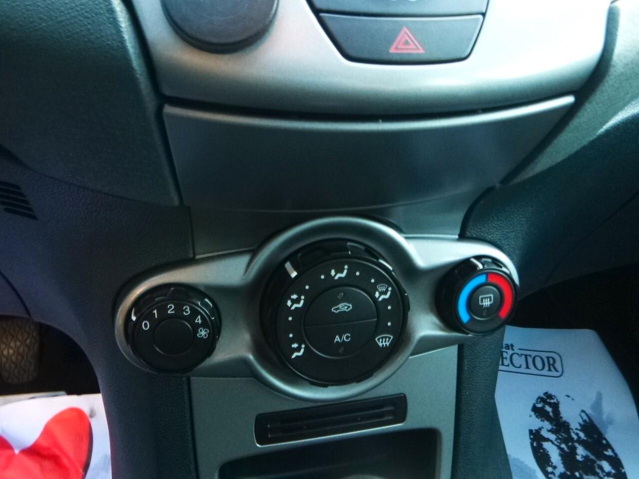 Ford Fiesta 1.4 5 porte Bz.- GPL Titanium