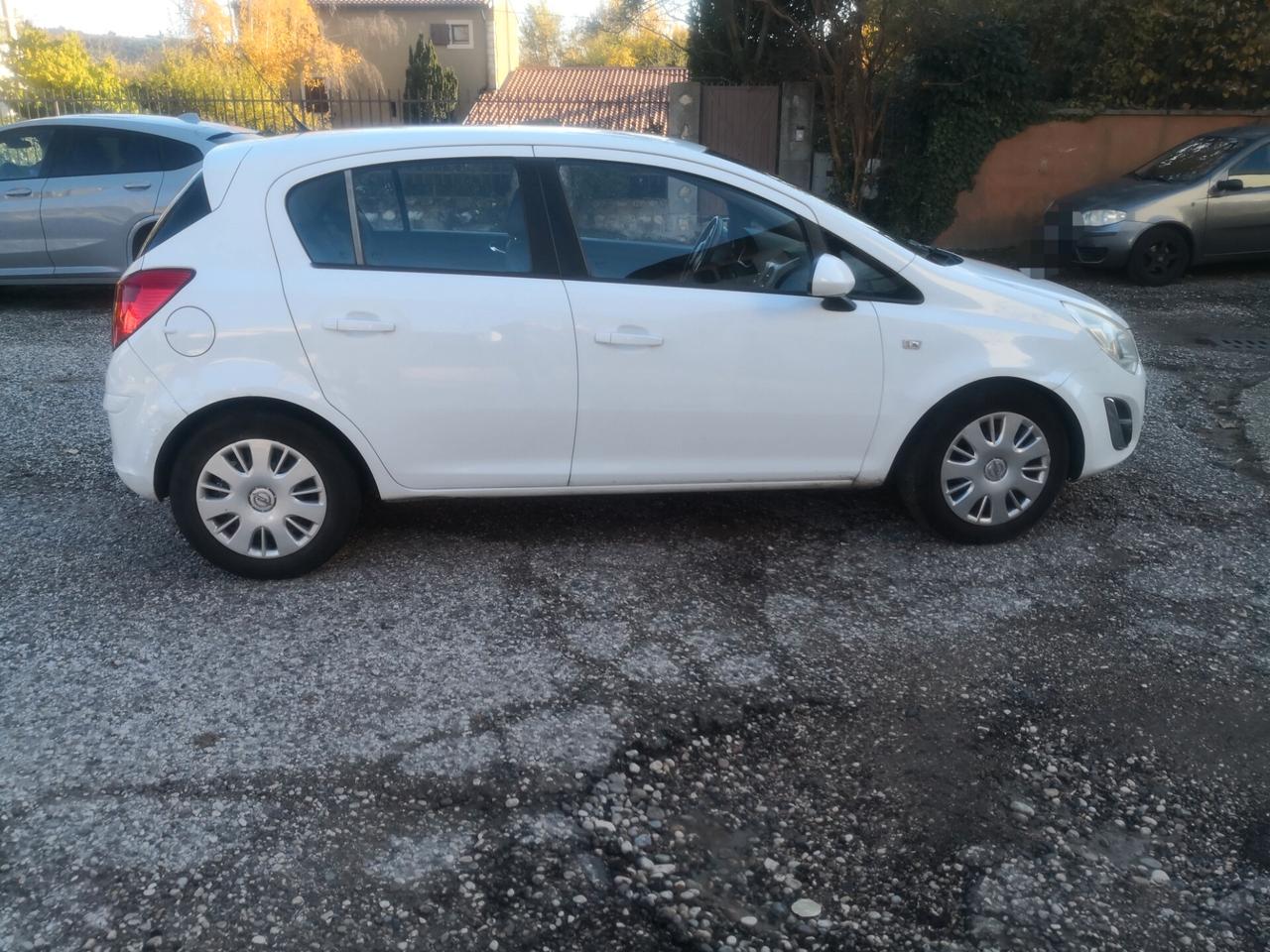 Opel Corsa 1.2 5 porte neopatentati