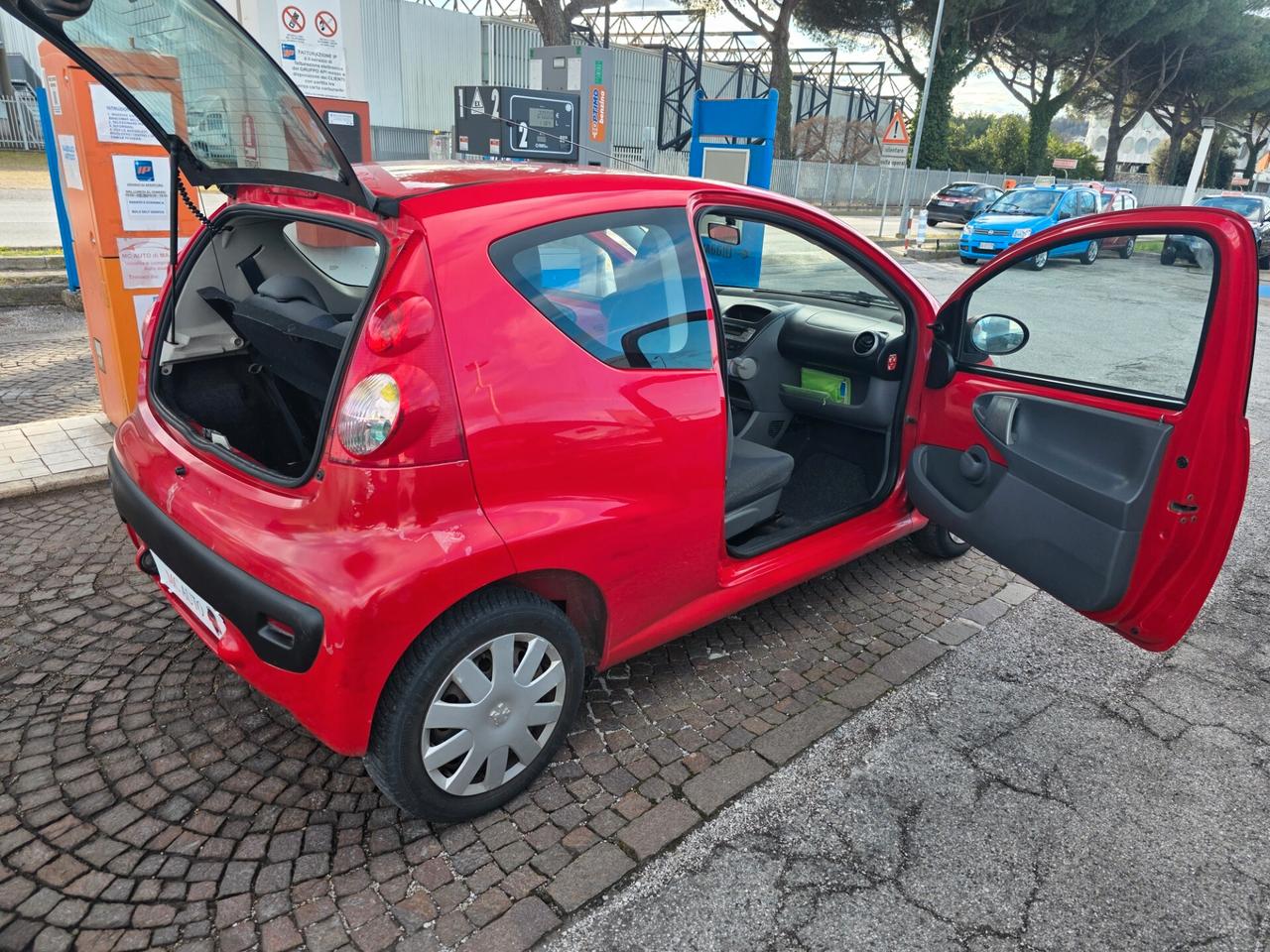 Peugeot 107 1.0 68CV 3p. Sweet Years con 190.000km