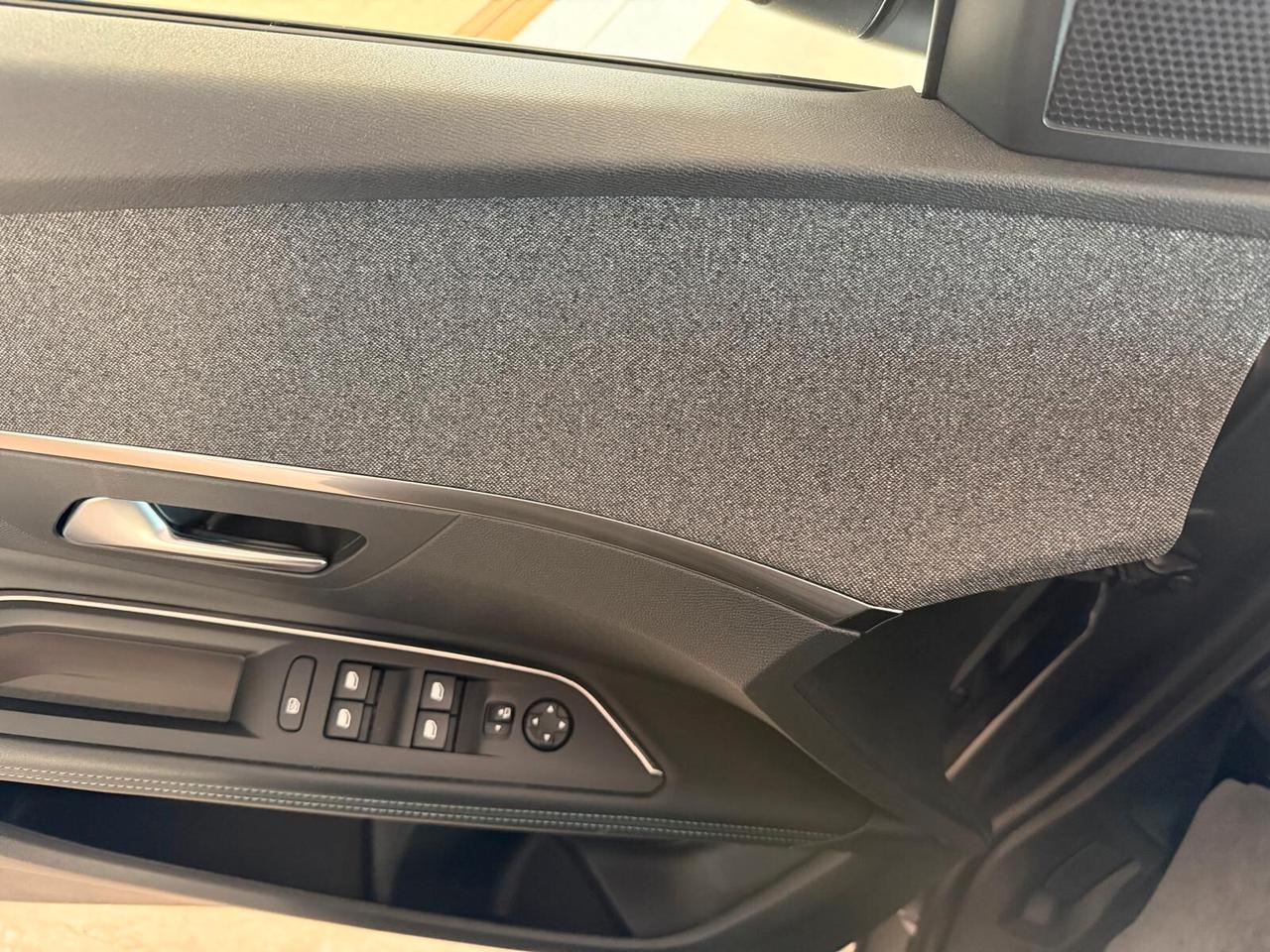 Peugeot 3008 1.5 BLUEHDI 130 cv. Eat8 ALLURE (Nav)