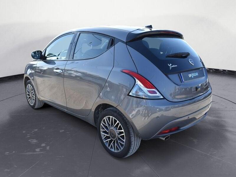 Lancia Ypsilon 1.0 FireFly 5 porte S&S Hybrid Platino