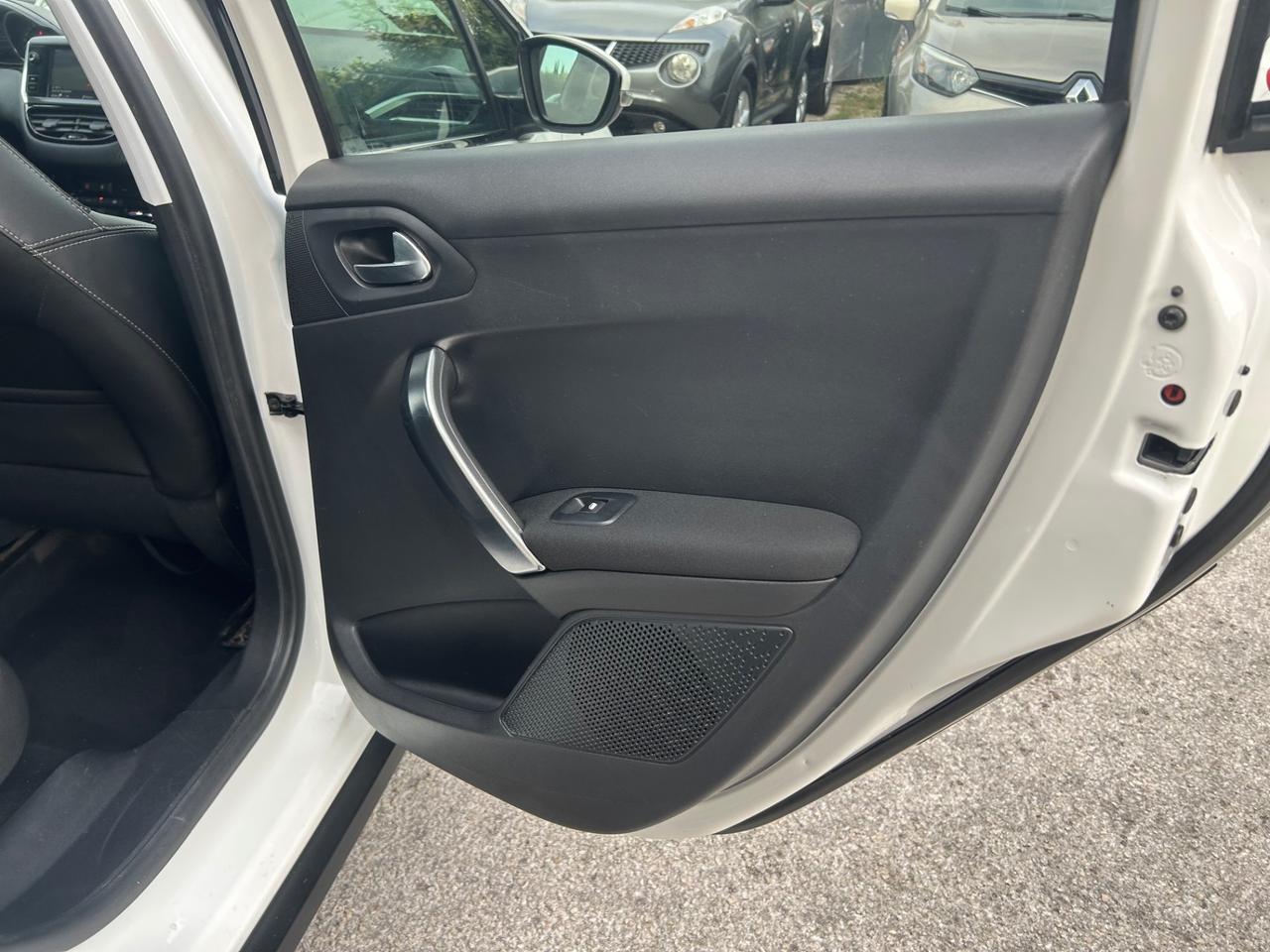Peugeot 2008 BlueHDi 120 S&S Black Matt Euro6B
