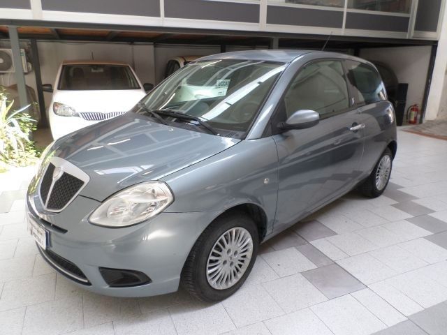 Lancia Ypsilon 1.2 Argento Neopatentati