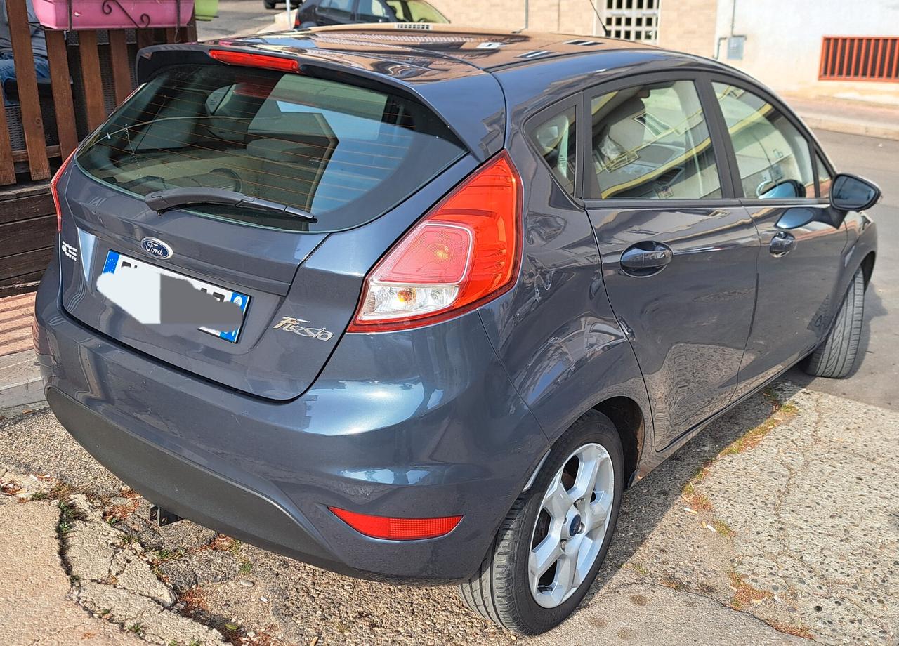 Ford Fiesta 1.5 TDCi 75CV 5 porte gancio traino