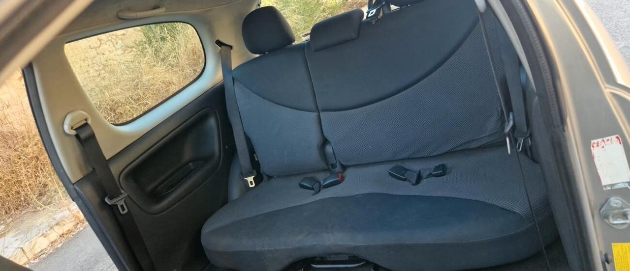 Toyota Yaris 1.0i 16V cat 3 porte Sol-2003