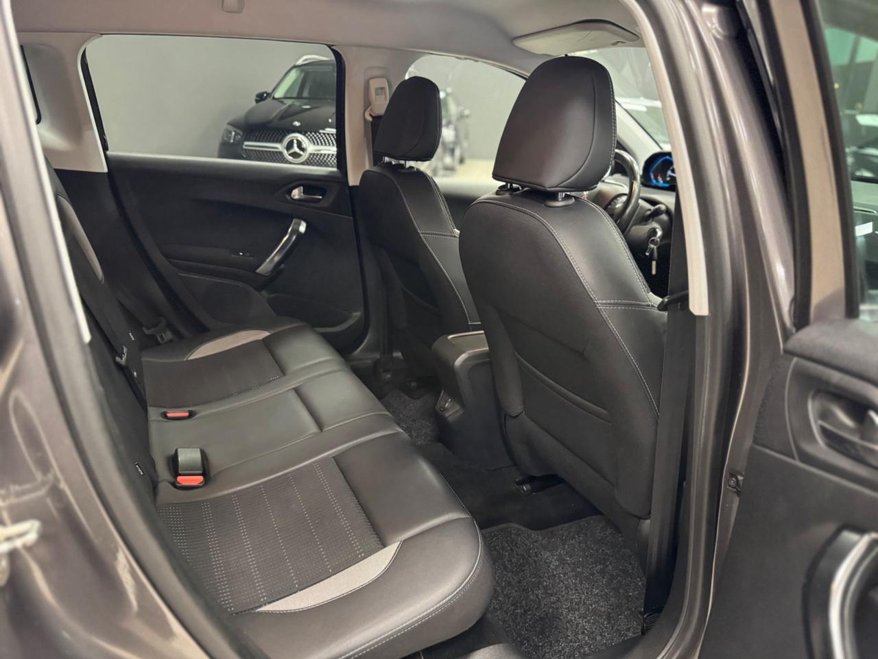 Peugeot 2008 BlueHDi 120 S&S Allure