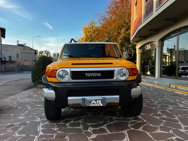 TOYOTA Land Cruiser FJ