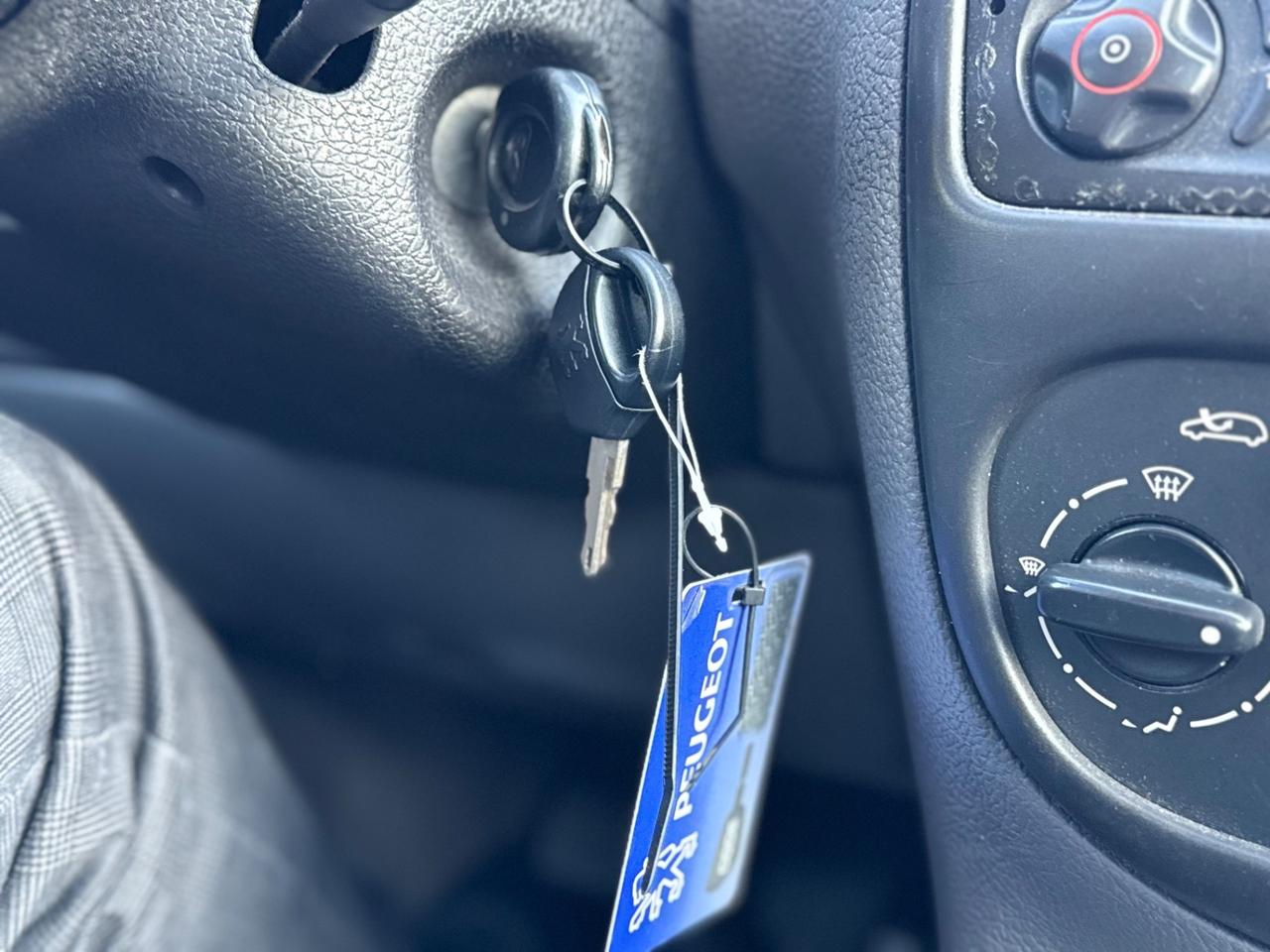 Peugeot 206 benzina con soli 110,000km