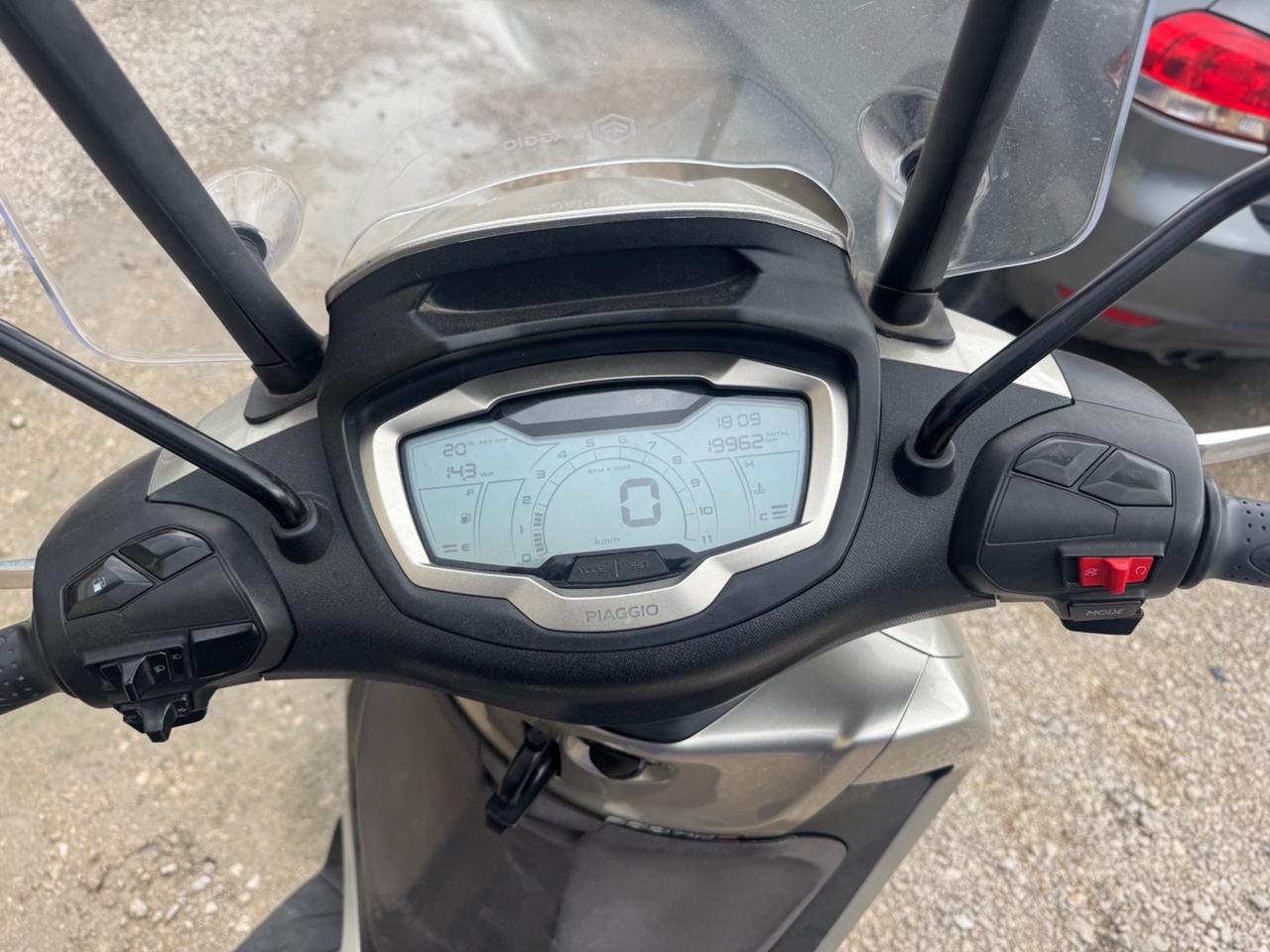 Piaggio Beverly 300 Sport