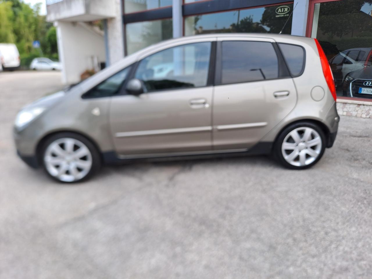 Mitsubishi Colt 1.3 5p. Inform