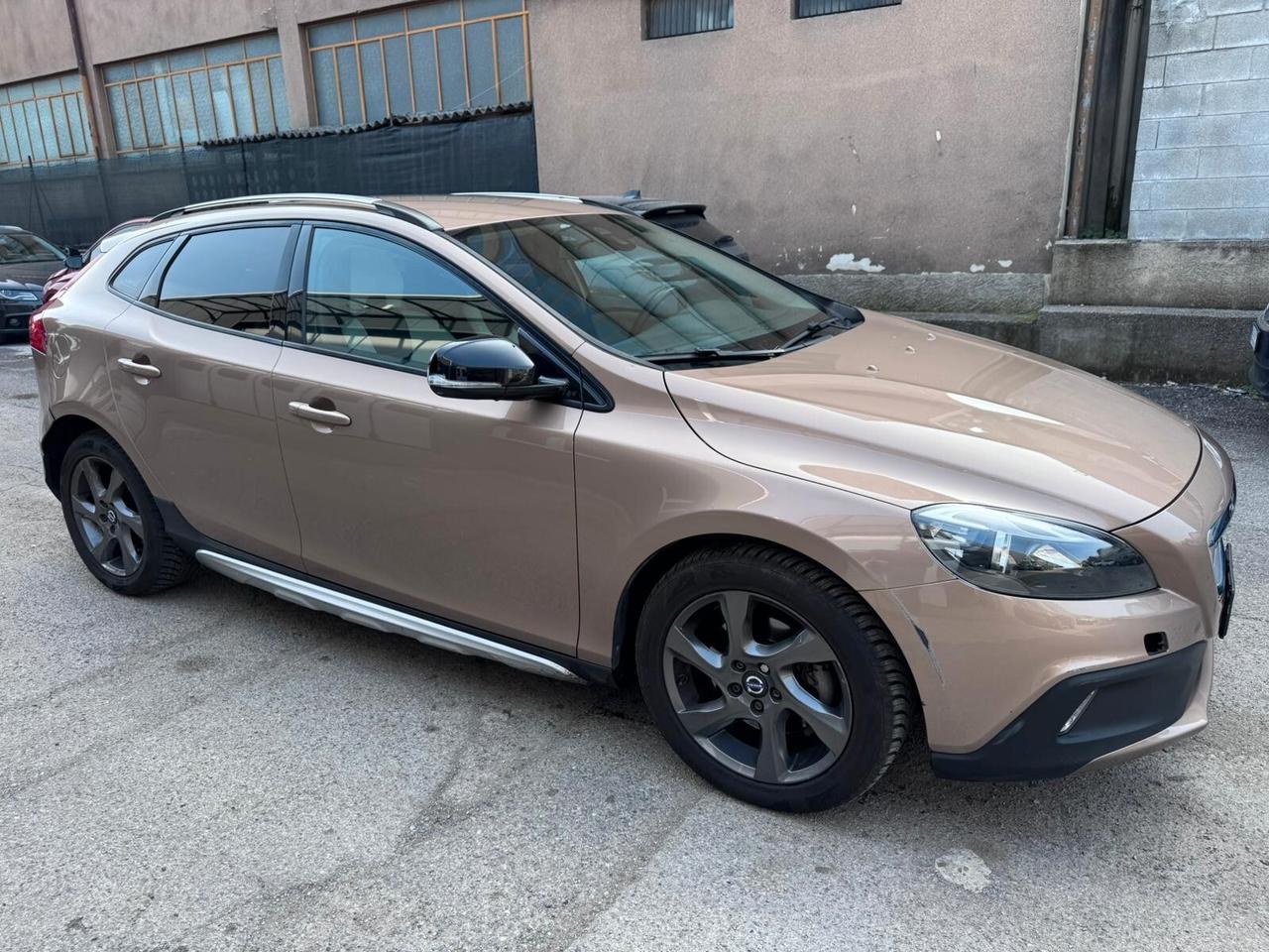 Volvo V40 Cross Country D2 1.6 Summum*EURO5B*NEOPATENTATI