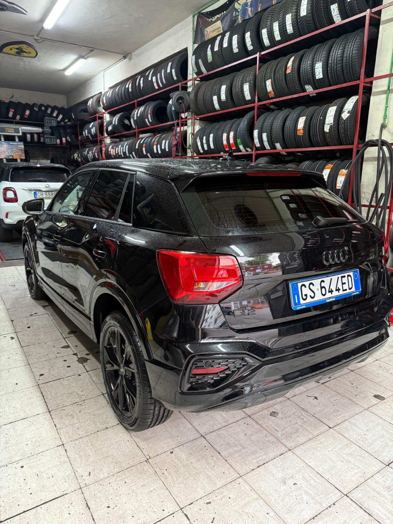 Audi Q2 30 TDI S tronic identity BLACK