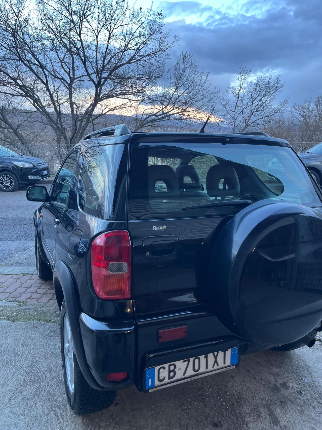 Toyota RAV 4 RAV4 2.0 Tdi D-4D cat 3 porte Sol