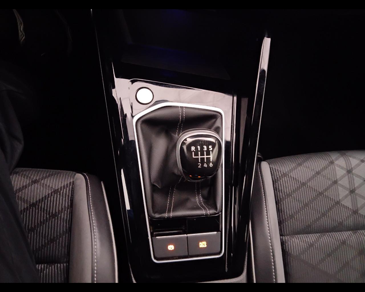 VOLKSWAGEN Golf VIII 2020 - Golf 1.5 tsi evo R-Line 130cv