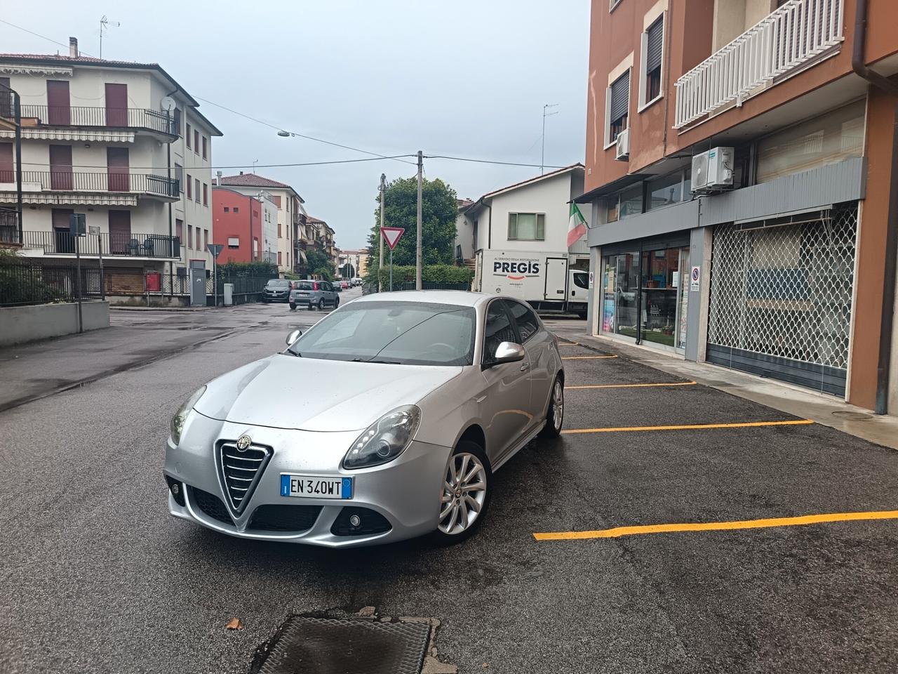 Alfa Giulietta 2.0 JTDm-2 140 CV Distinctive ok neo patente