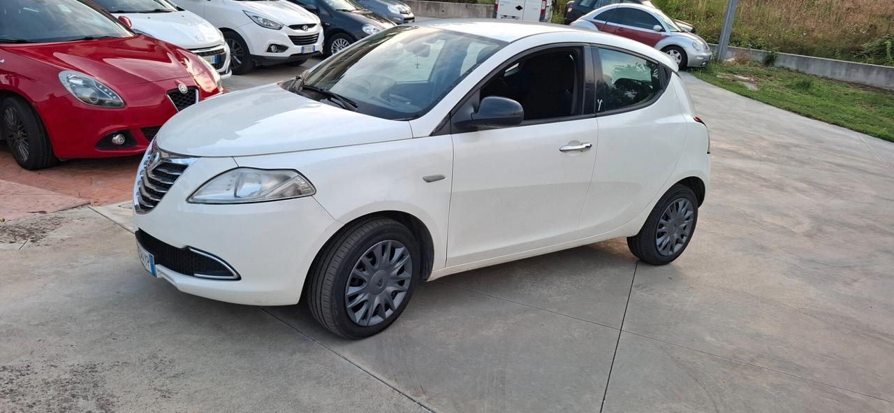 Lancia Ypsilon 1.2 69 CV 5 porte GPL Ecochic Silver