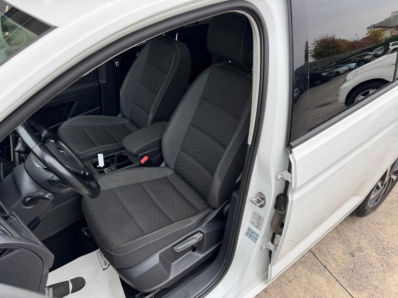 Volkswagen Touran 1.6 TDI 115 CV SCR DSG 7 Posti