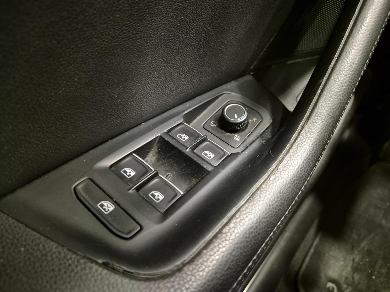 Volkswagen Passat Variant 2.0 tdi Highline 150cv dsg - ACC/Lim - Carplay - Sens. Park.