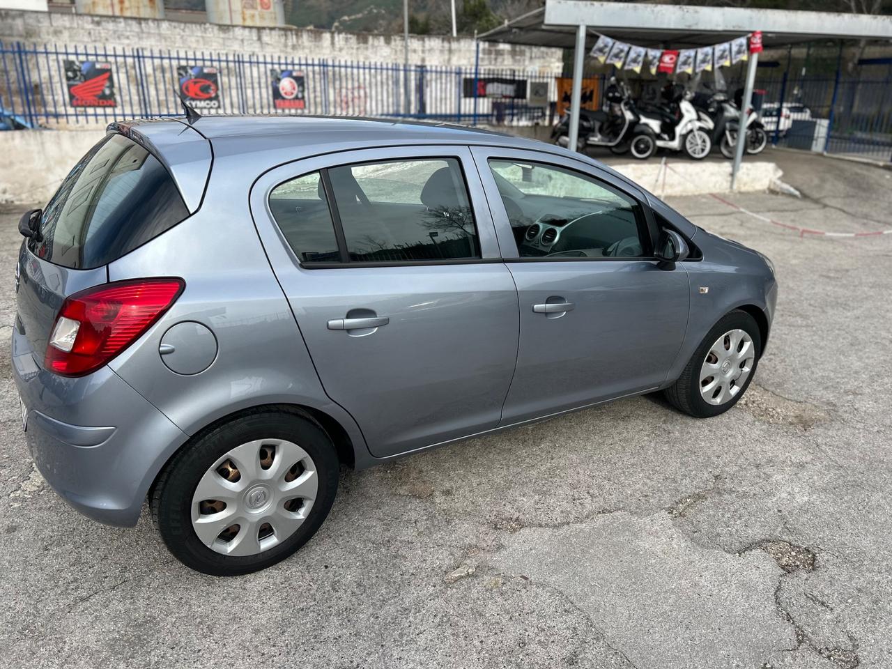 Opel Corsa 1.2 5 porte Cosmo