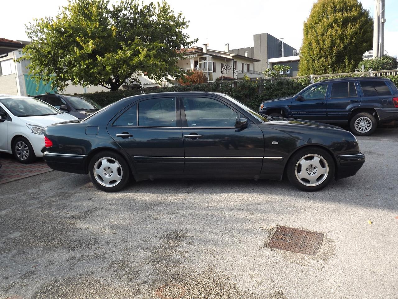 Mercedes-benz E 300 turbodiesel cat Avantgarde ASI