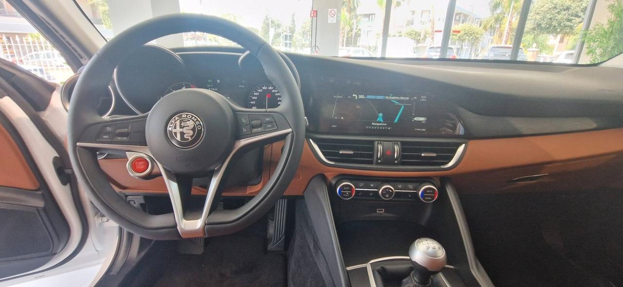 Alfa Romeo Giulia 2.2 DIESEL 180 CV 05/17 KM38000 ITALIANA UNICO PROPRIETARIO CON FARI BIXENO,NAVIGATORE,TELECAMERA,PELLE TOTALE