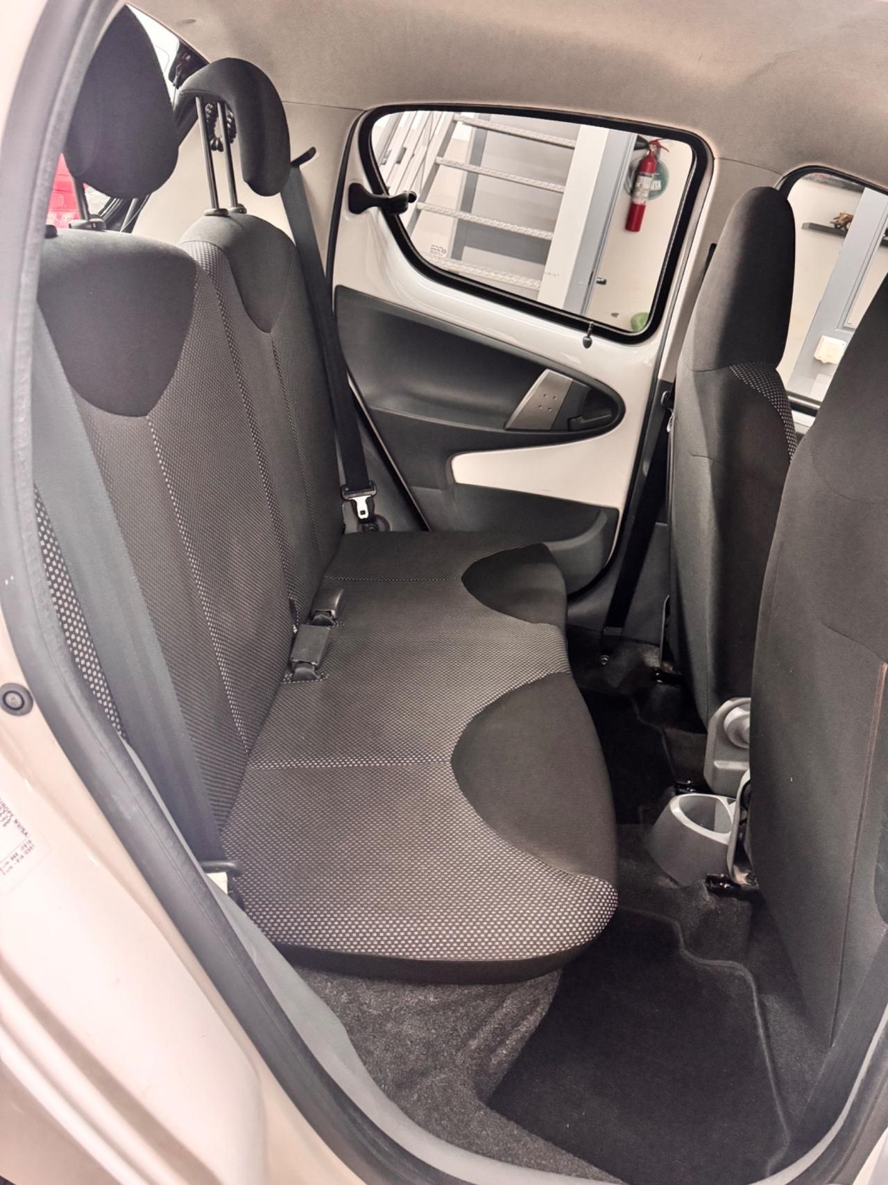 Toyota Aygo 1.0 68 Cv 5 Porte Lounge - 2012