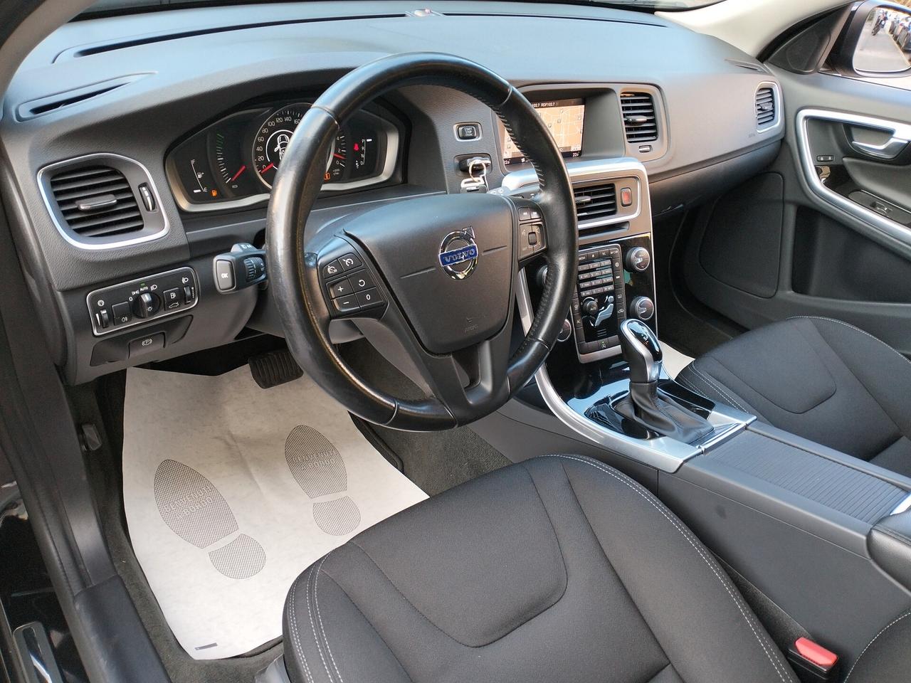 Volvo V60 D2 Geartronic Momentum