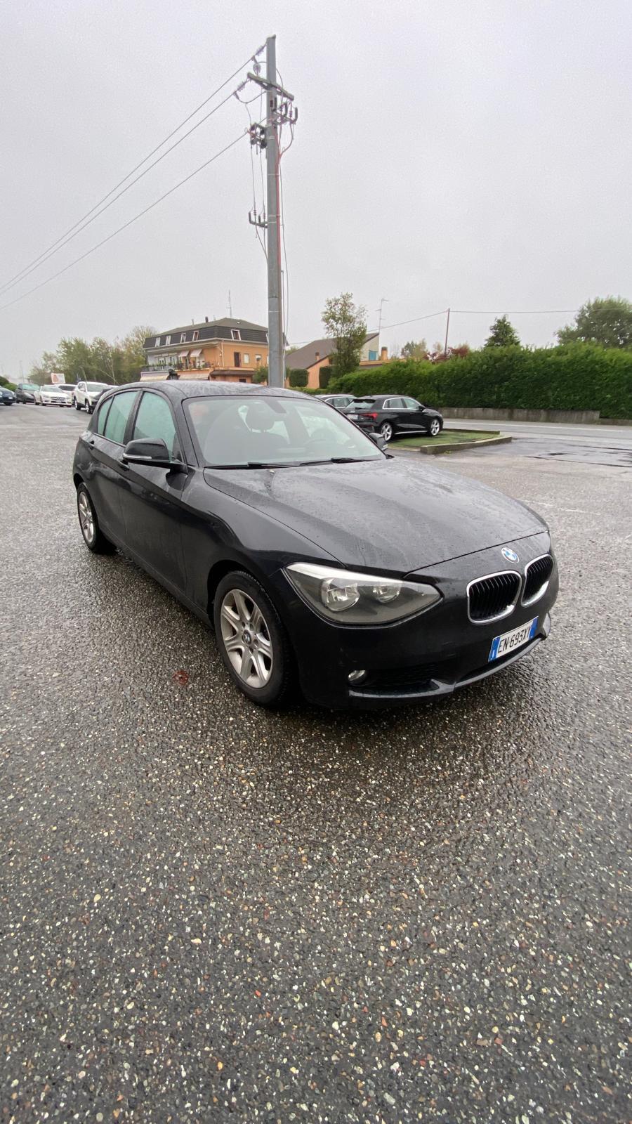 Bmw 118 118d 5p. Unique