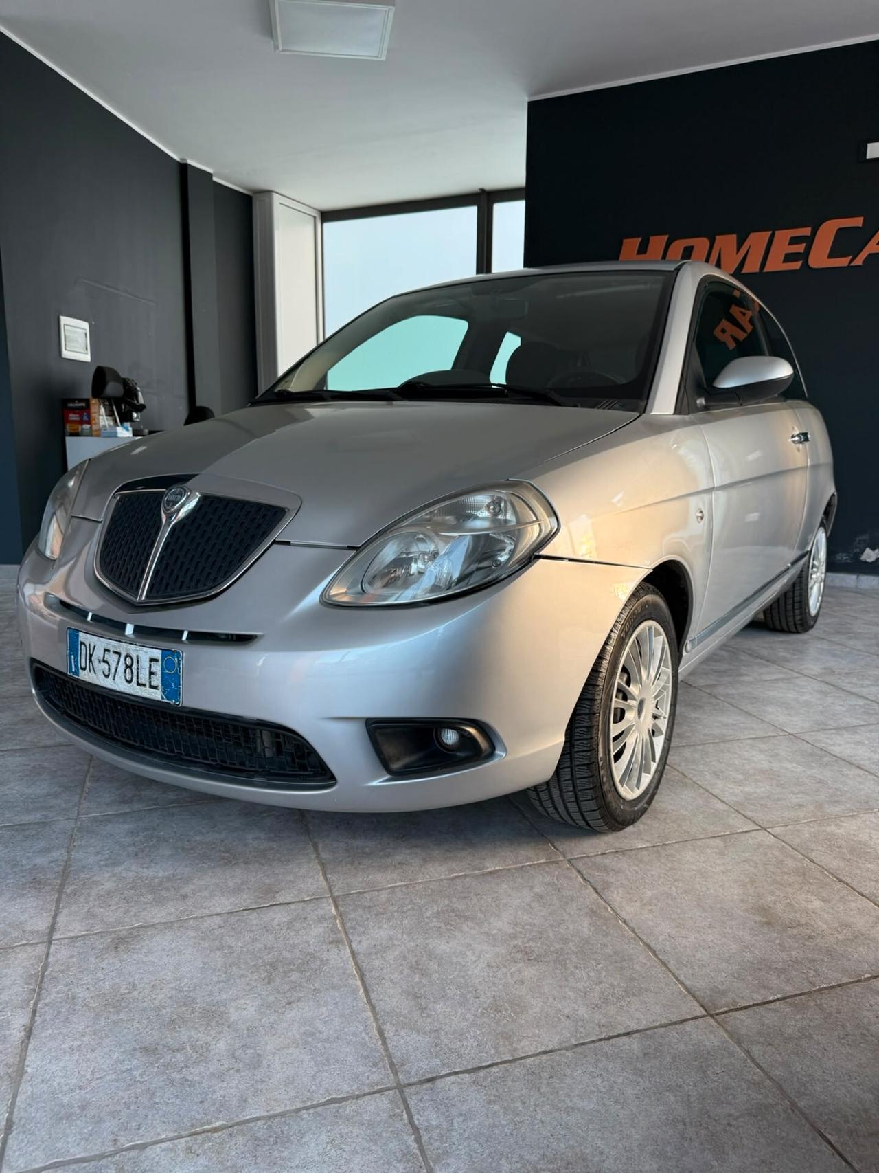 Lancia Ypsilon 1.3 MJT 90 CV Platino PARI AL NUOVO