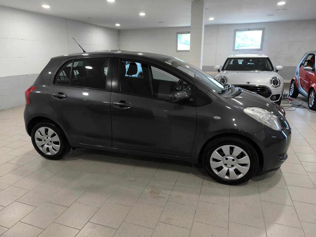 Toyota Yaris 1.0 5 porte Sol