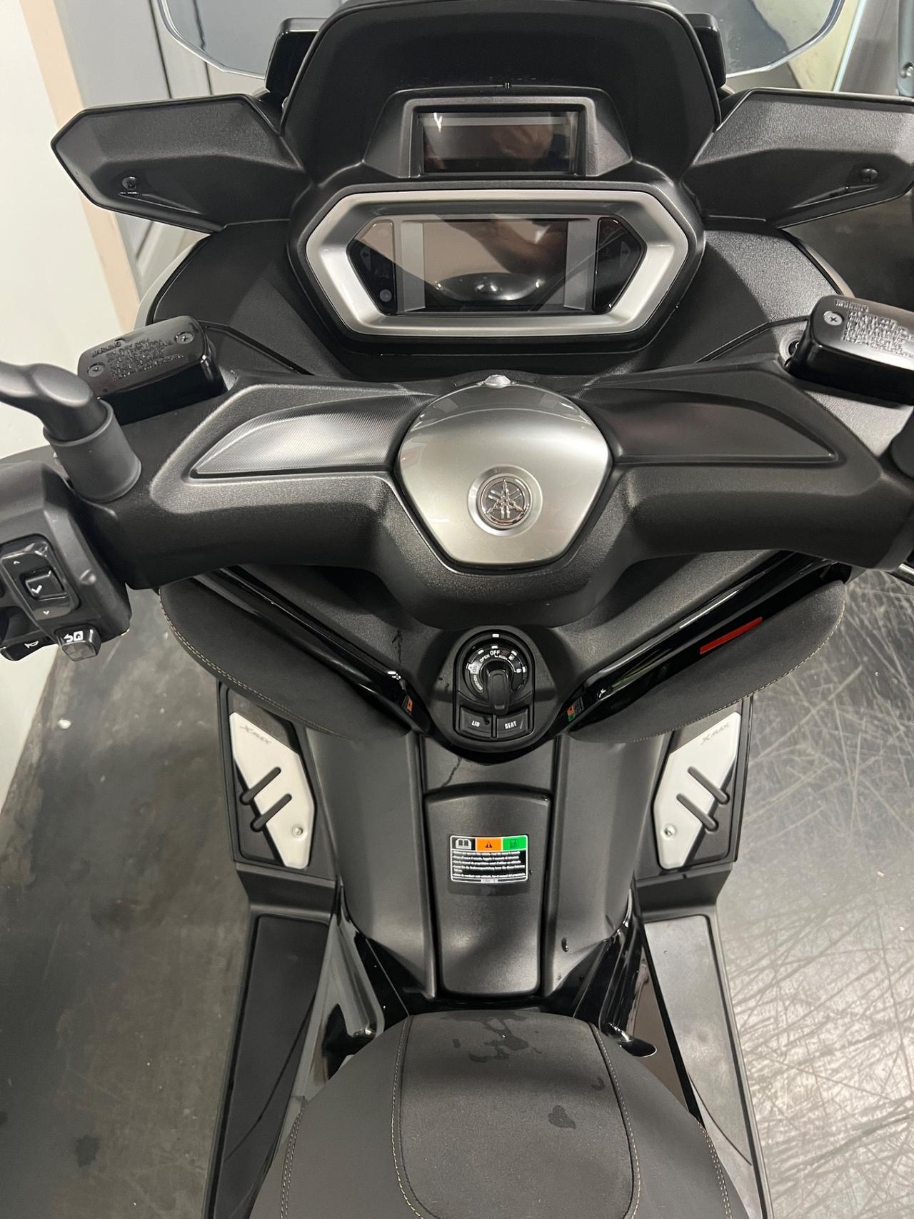 Yamaha X-Max 300 Tech max