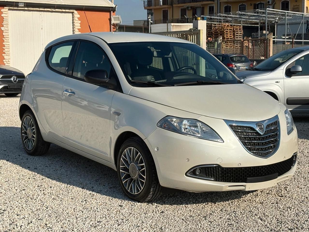 Lancia Ypsilon 0.9 TwinAir 85 CV 5 porte S&S DFN Gold