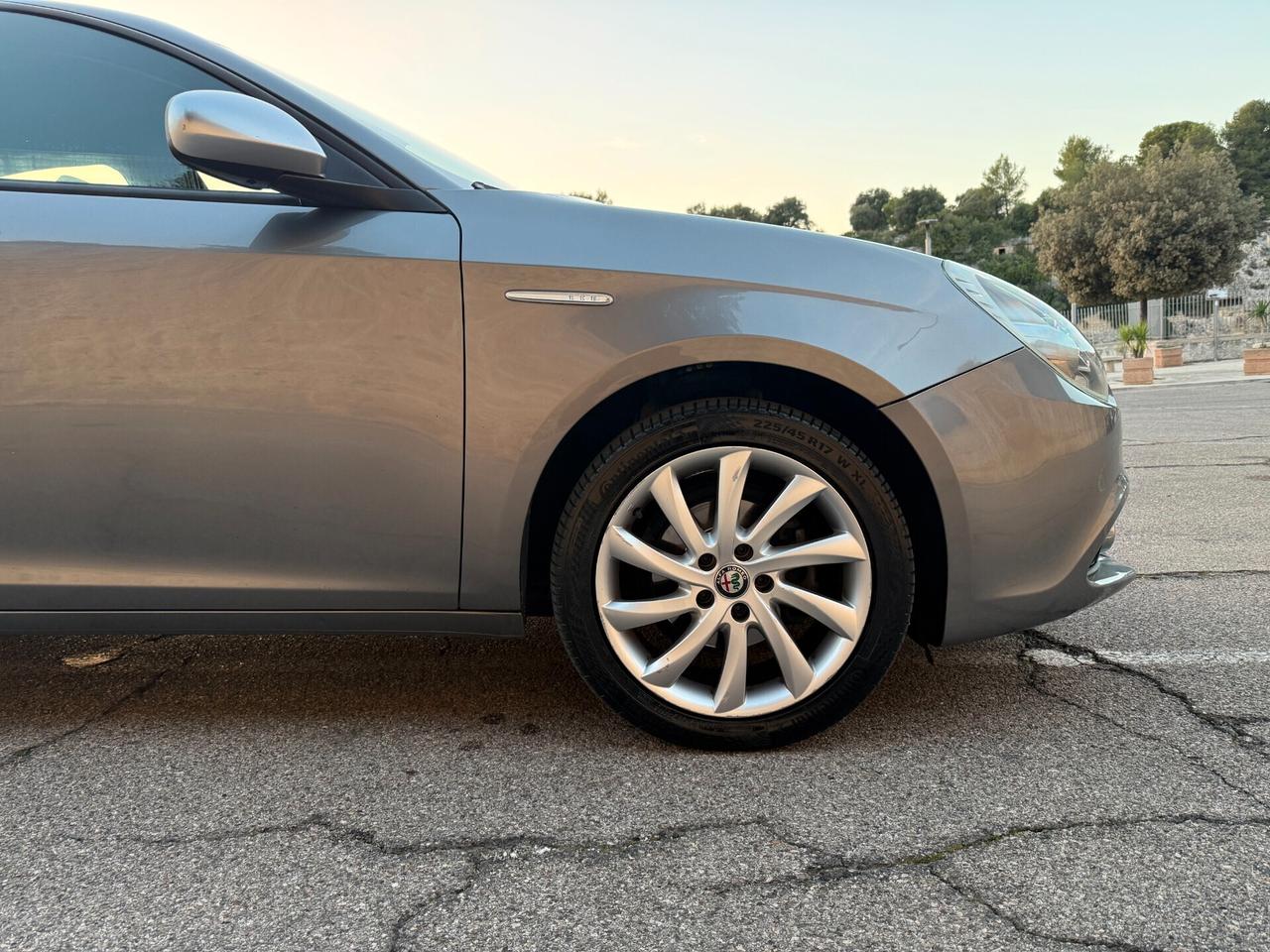Alfa Romeo Giulietta/1.6 120CV/LED/17"/NEOPATENTATI