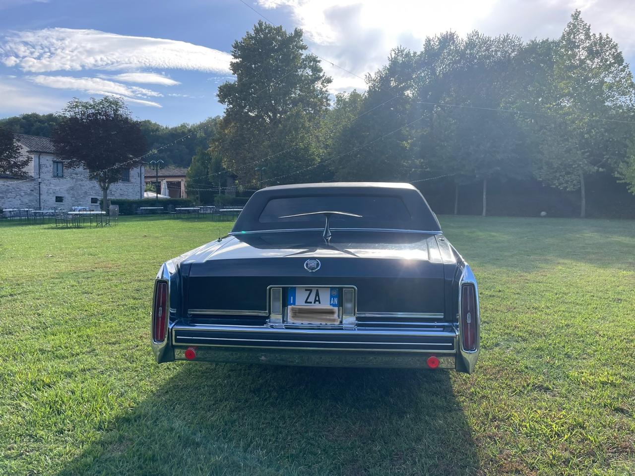 Cadillac limousine silverhawk