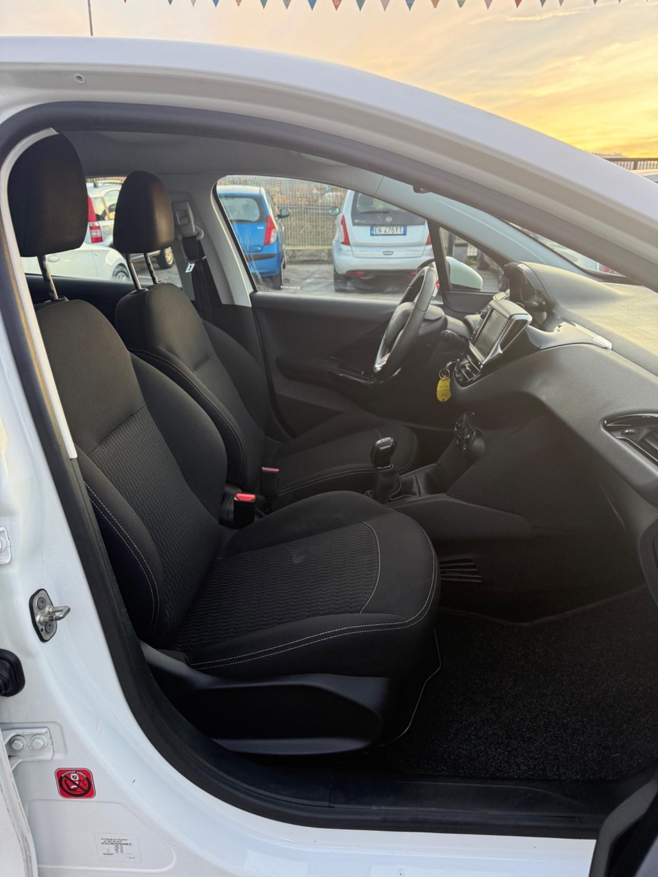 Peugeot 208 PureTech 82 5 porte Allure