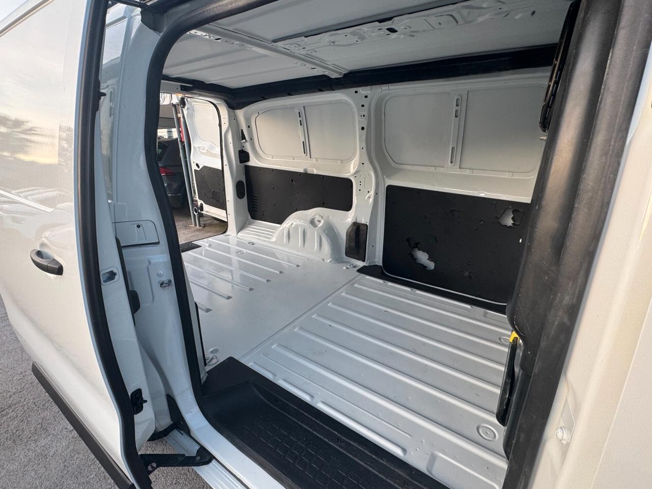 TOYOTA PROACE 3 POSTI IVA ESPOSTA