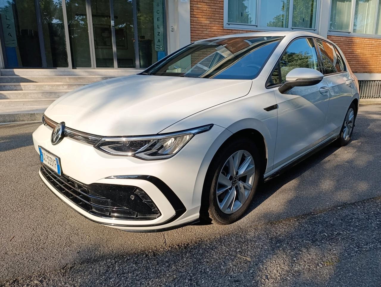 Volkswagen Golf 1.5 eTSI 150 CV EVO ACT DSG R-Line - NEOPATENTATI