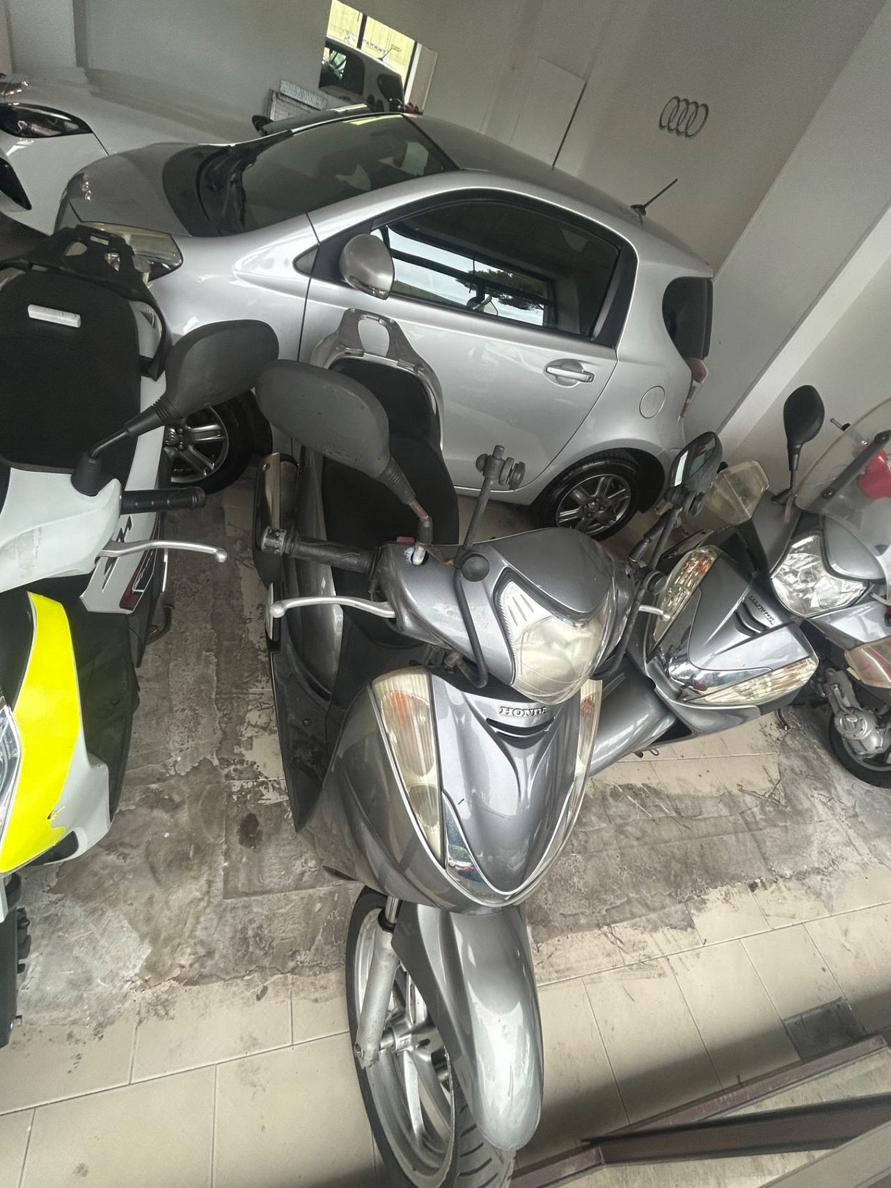 Honda SH 300