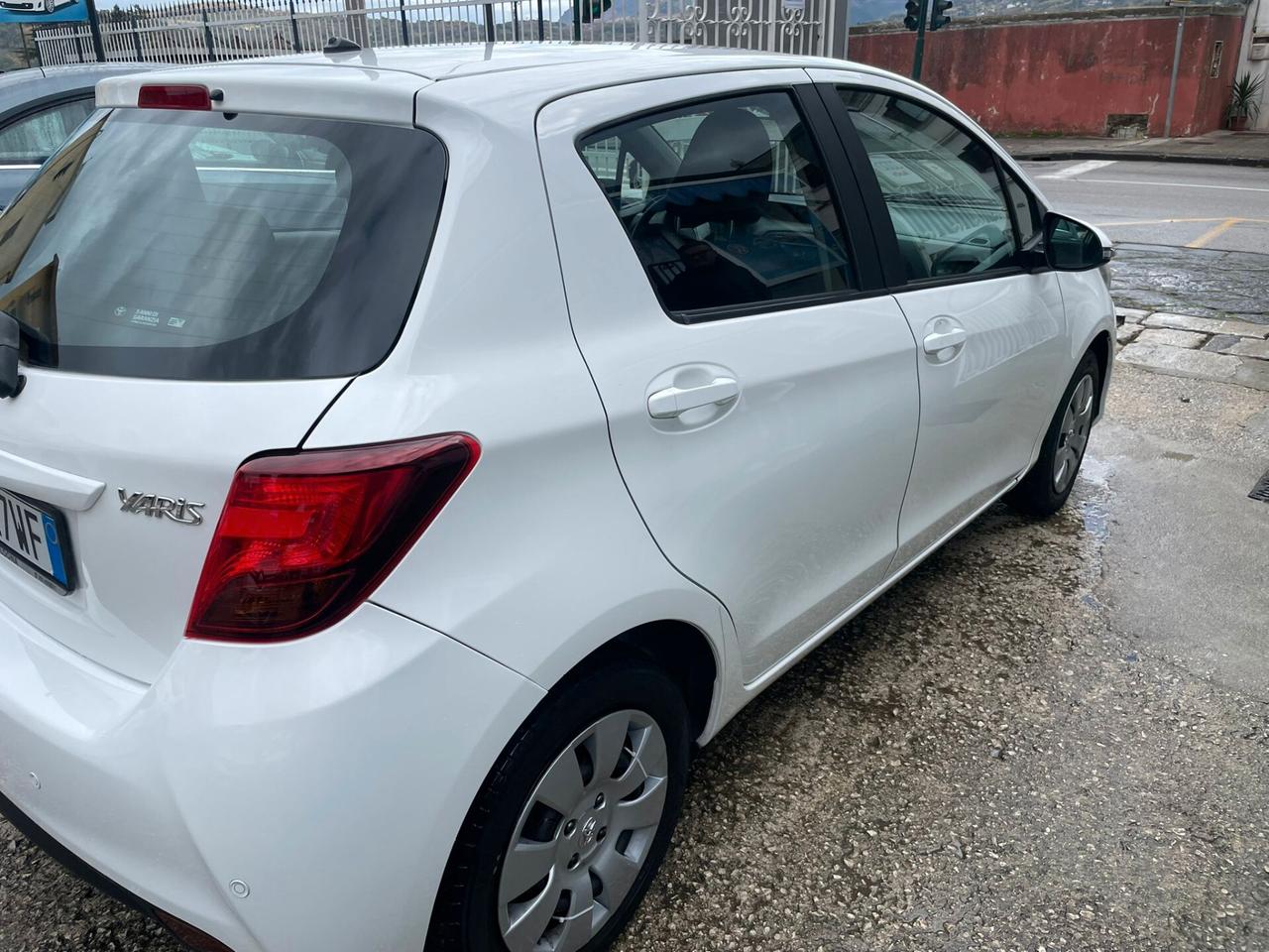 Toyota Yaris 1.0 5porte Active 2015