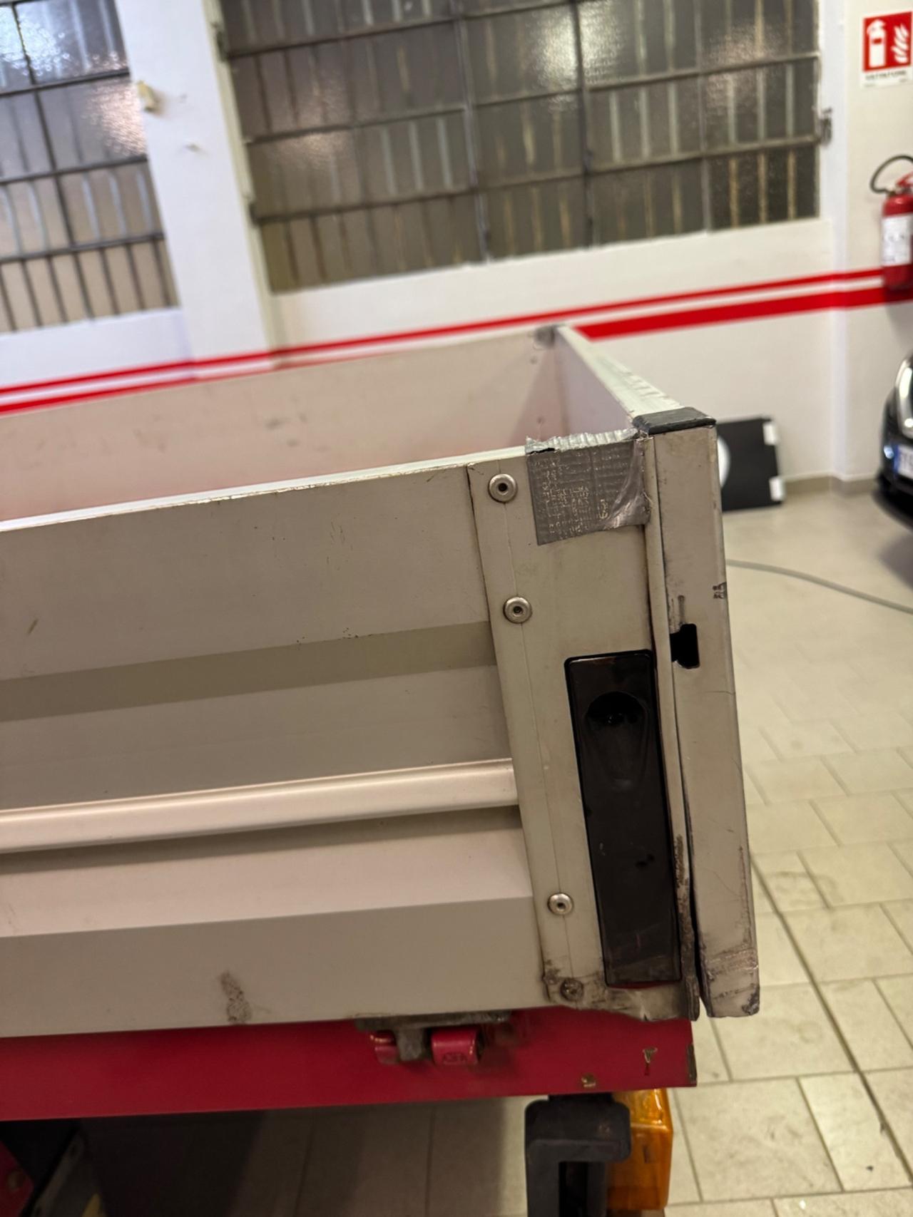 Ford Transit 2.2 Tdci 330 T 110 Cassone