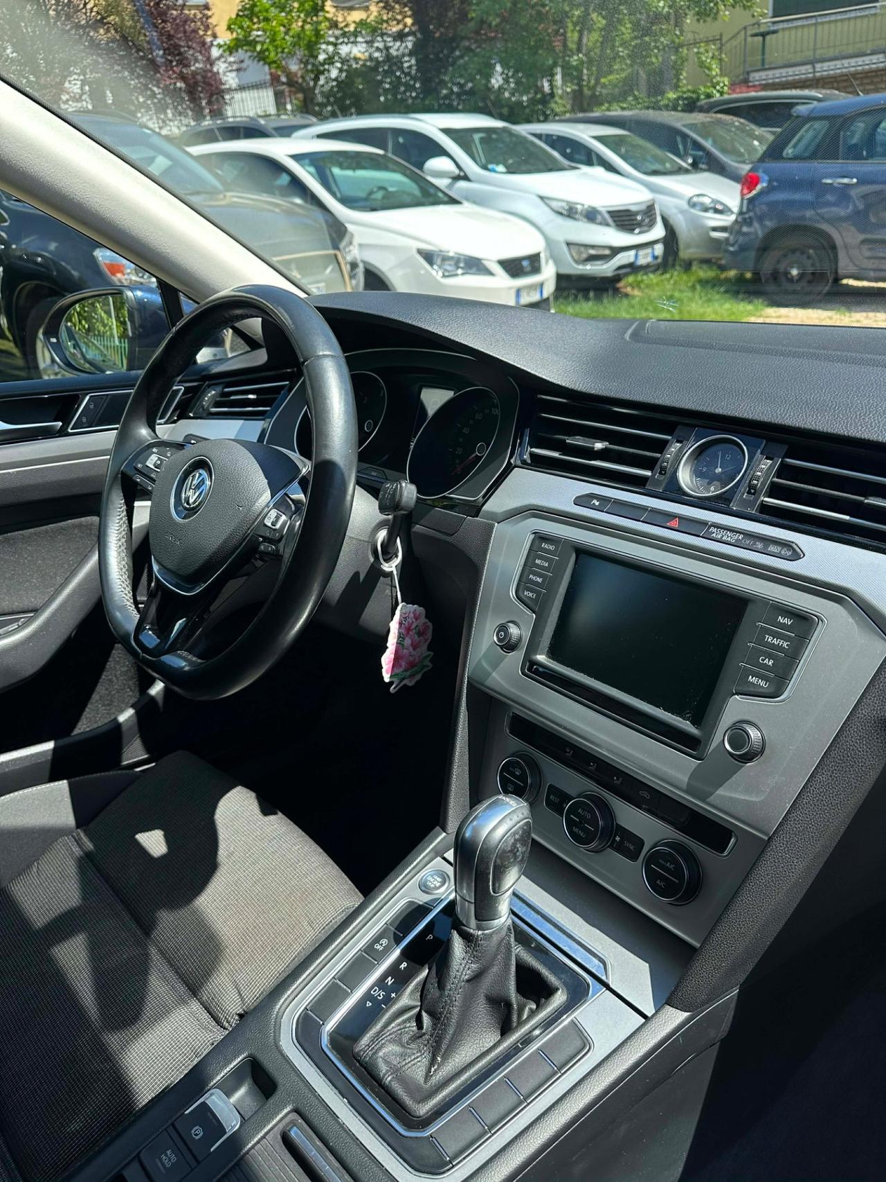 Volkswagen PASSAT VARIANT 1.6 TDI DSG BLUEMOTION.