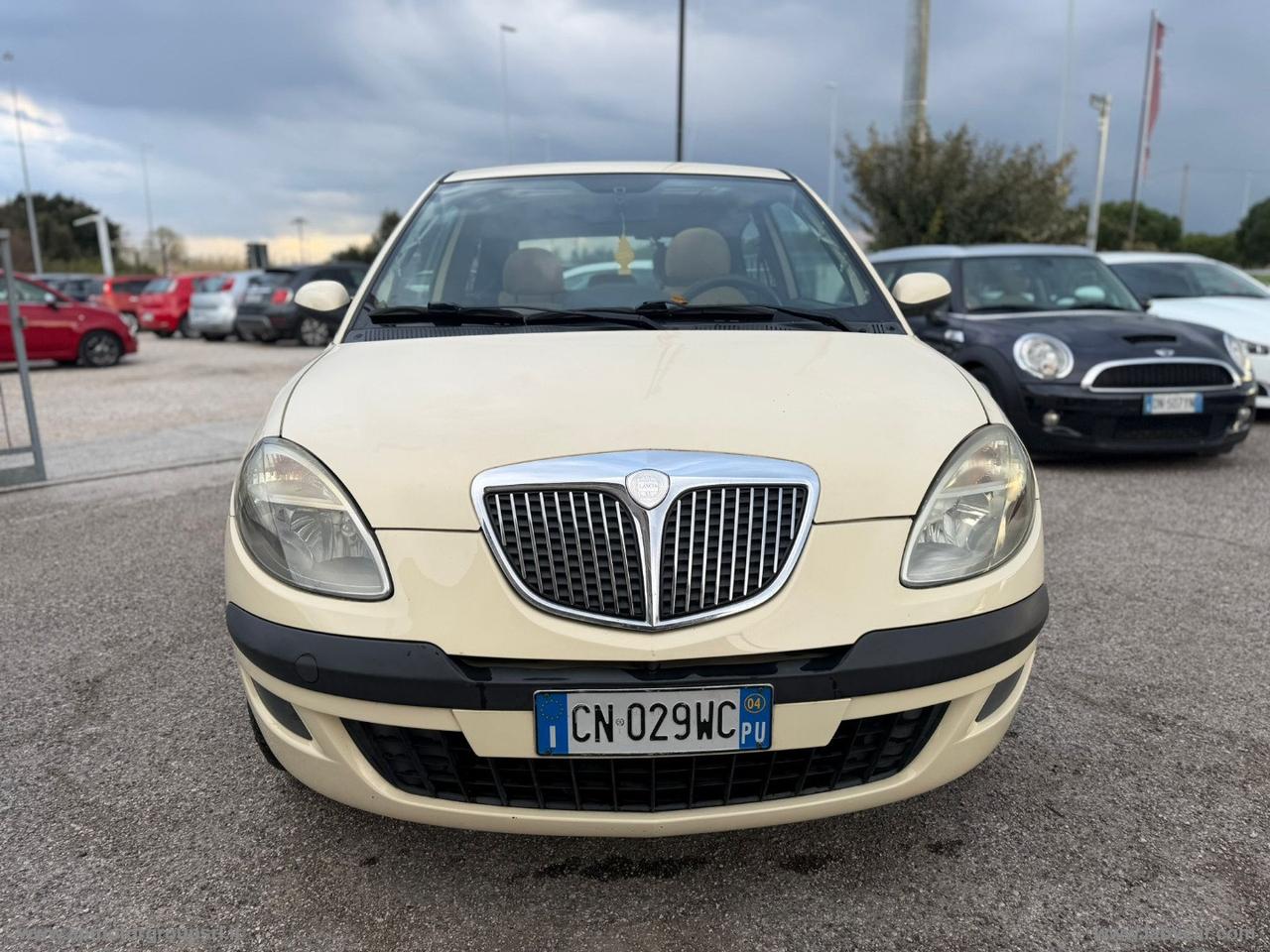 LANCIA Ypsilon 1.2 Oro