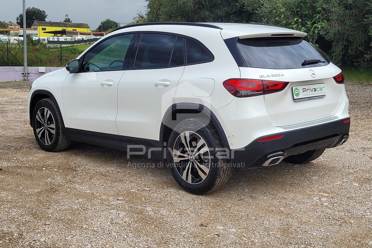 MERCEDES GLA 200 d Automatic Business