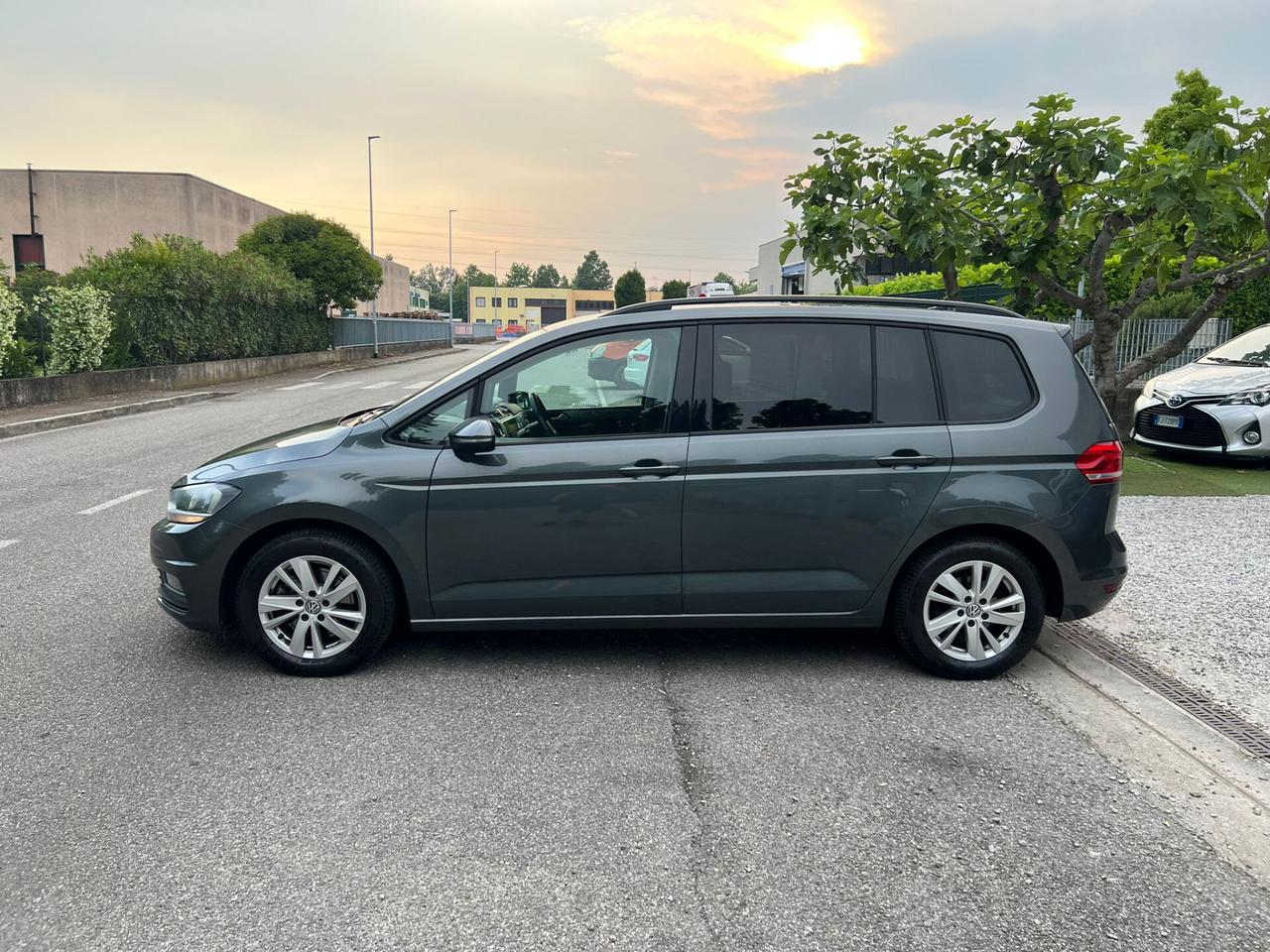Volkswagen Touran 2.0 TDI 150 CV SCR DSG Business BlueMotion Technology