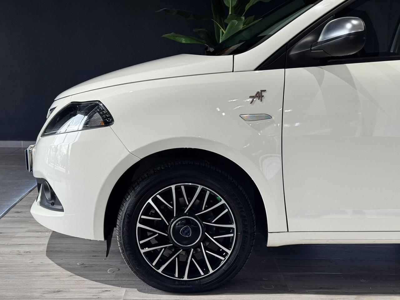 Lancia Ypsilon 1.2 69 CV 5 porte GPL Alberta Ferretti