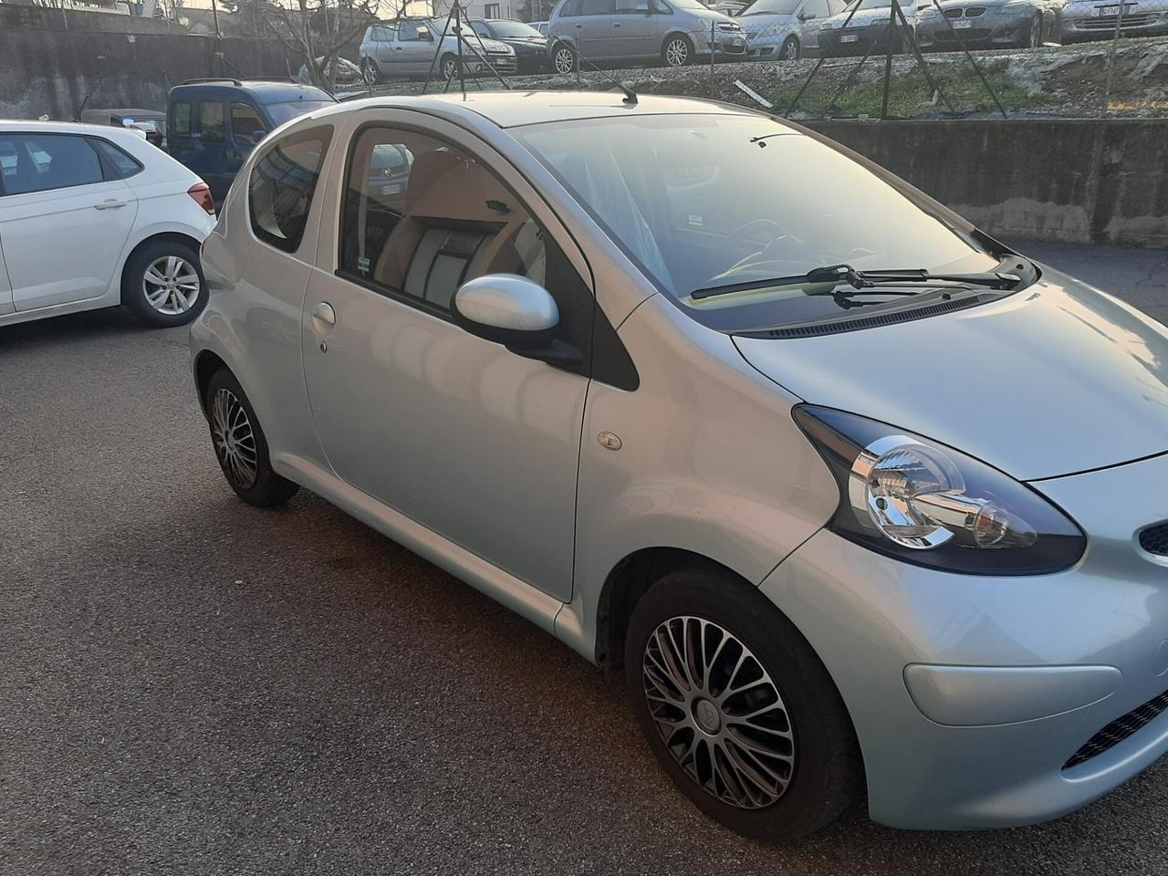 Toyota Aygo 1.0 12V VVT-i 3 porte Sol - Si Permuta Ok Neopatentato
