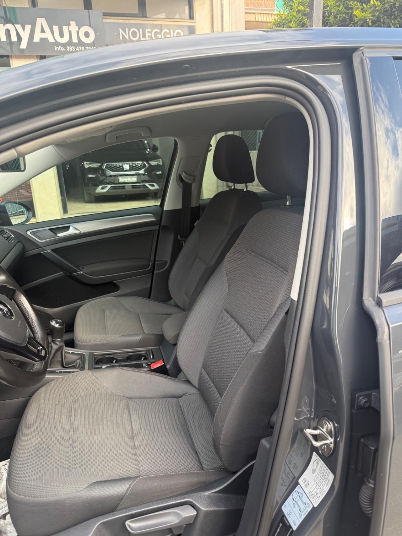 Volkswagen Golf 5p 1.6 tdi 110cv NAVI,APP CONNECT,SEDILI RISCALD.ATISENSORI DI PARCHEGGIO,DISTRIBUZIONE FATTA 10/25