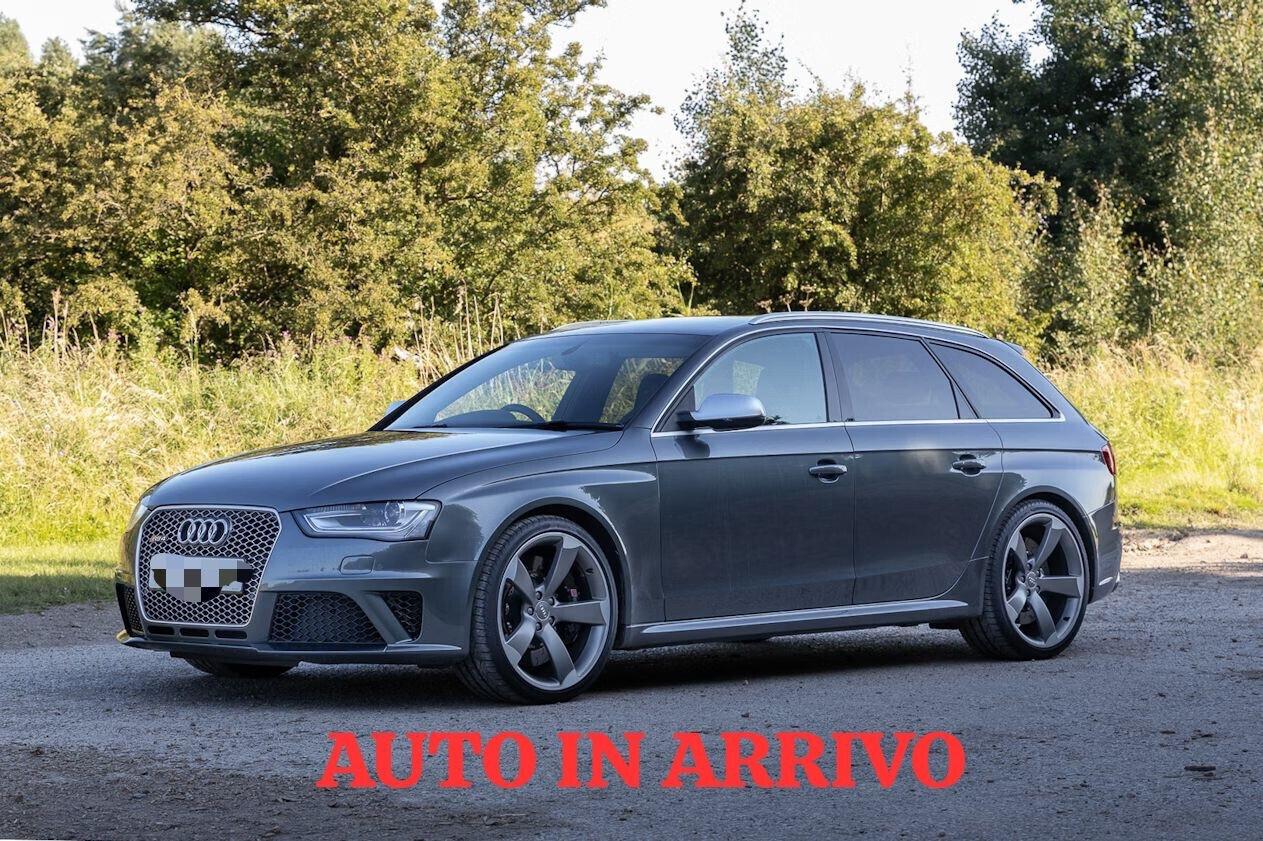 Audi A4 RS 4 Avant 4.2 V8 FSI quattro S tronic