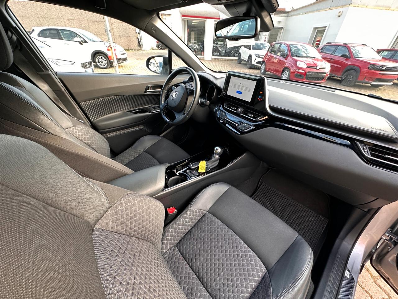 Toyota C-HR 2.0 Hybrid E-CVT Lounge